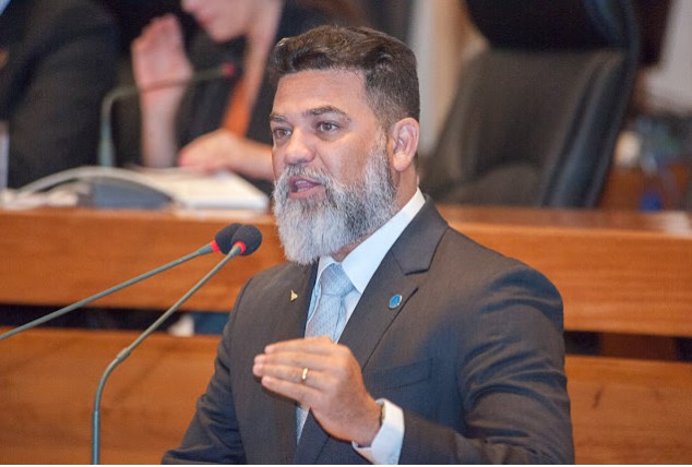 "Momento histórico", diz deputado sobre PEC do piso da enfermagem